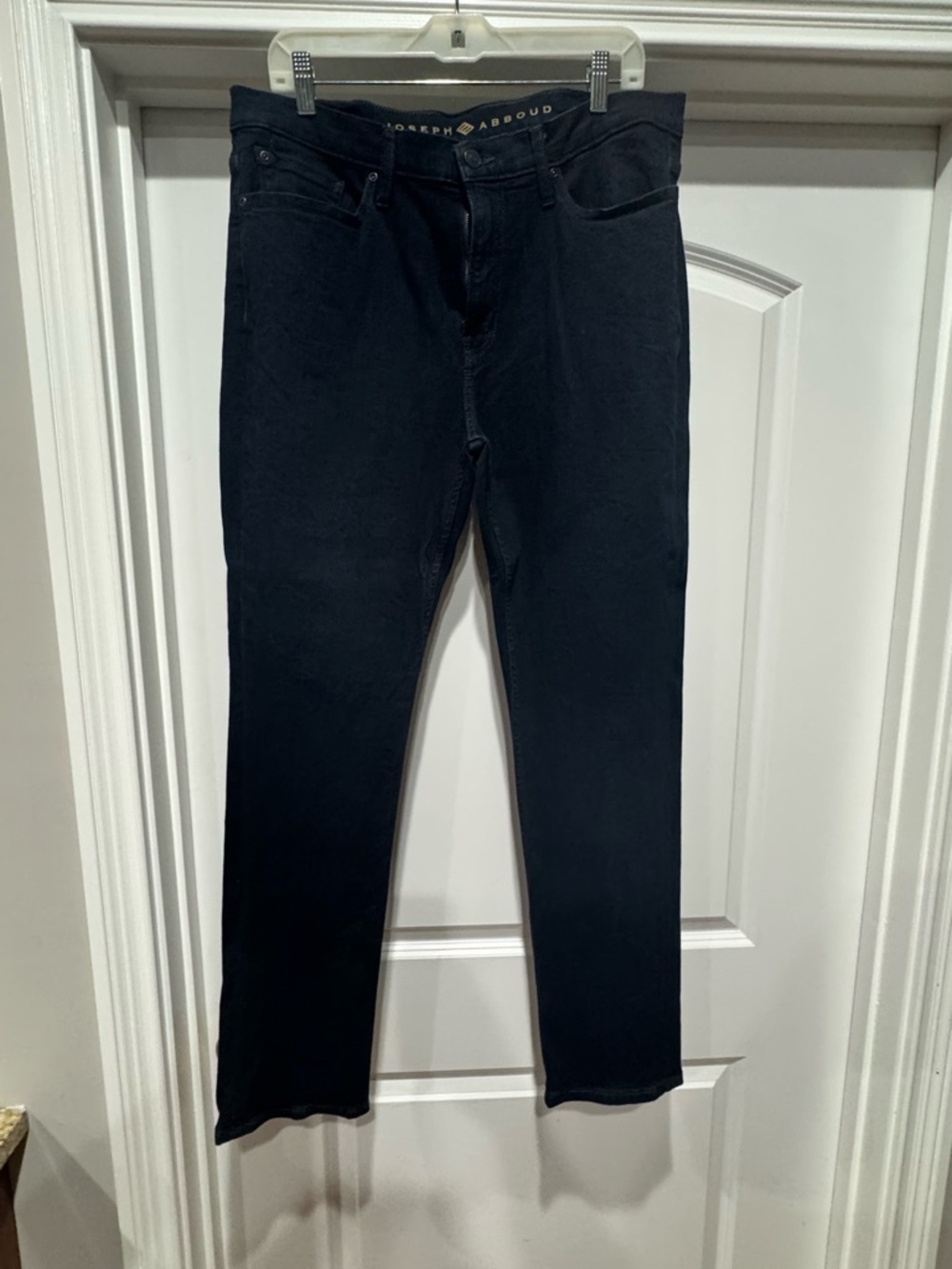 Joseph Abboud Jeans Men's 36×32
Slim Fit Blue Stretch Pants (like new).
